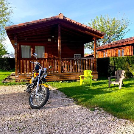 Camping Familial Paisible Avec Piscine, Mobil Home , Chalet, Studio & Emplacement Nue Casties-Labrande Εξωτερικό φωτογραφία