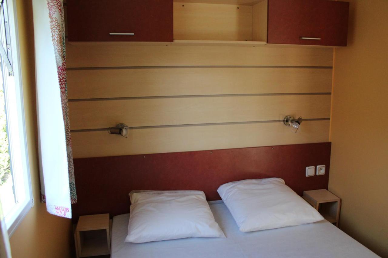 Camping Familial Paisible Avec Piscine, Mobil Home , Chalet, Studio & Emplacement Nue Casties-Labrande Εξωτερικό φωτογραφία