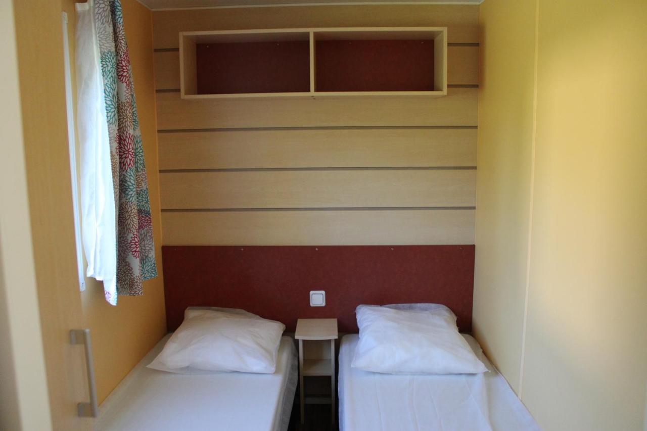 Camping Familial Paisible Avec Piscine, Mobil Home , Chalet, Studio & Emplacement Nue Casties-Labrande Εξωτερικό φωτογραφία