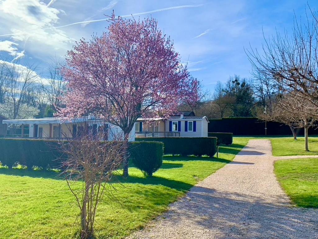 Camping Familial Paisible Avec Piscine, Mobil Home , Chalet, Studio & Emplacement Nue Casties-Labrande Εξωτερικό φωτογραφία