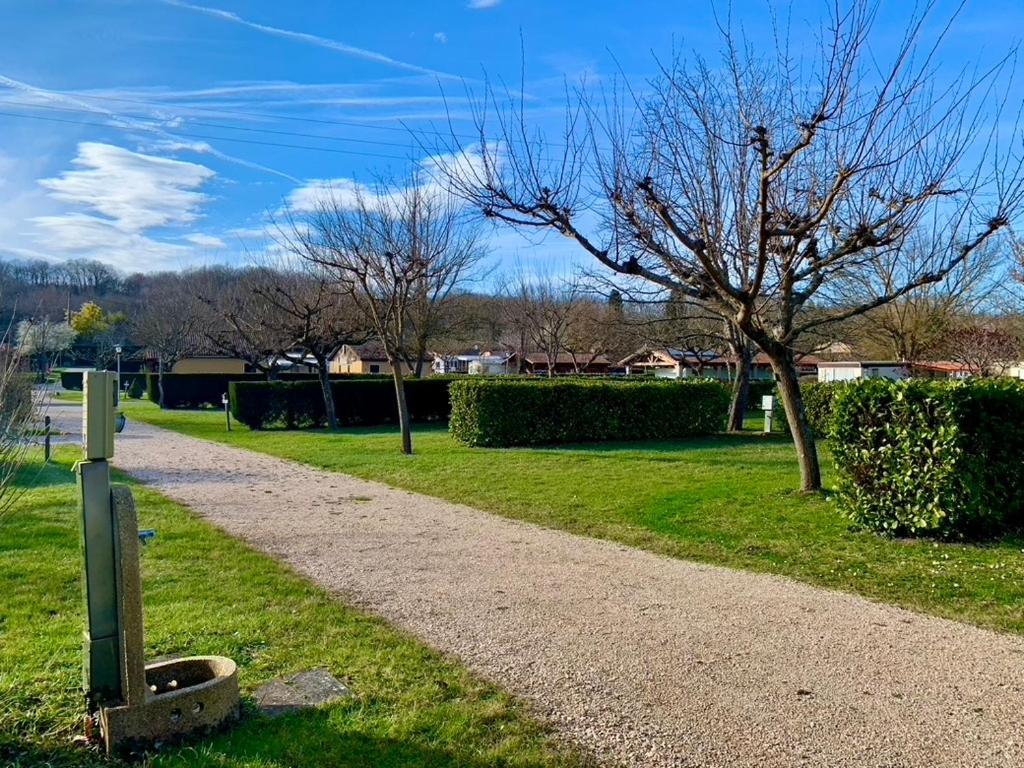 Camping Familial Paisible Avec Piscine, Mobil Home , Chalet, Studio & Emplacement Nue Casties-Labrande Εξωτερικό φωτογραφία