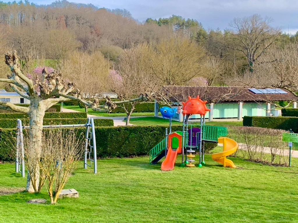 Camping Familial Paisible Avec Piscine, Mobil Home , Chalet, Studio & Emplacement Nue Casties-Labrande Εξωτερικό φωτογραφία