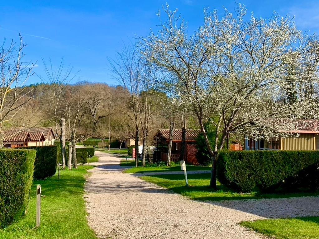Camping Familial Paisible Avec Piscine, Mobil Home , Chalet, Studio & Emplacement Nue Casties-Labrande Εξωτερικό φωτογραφία