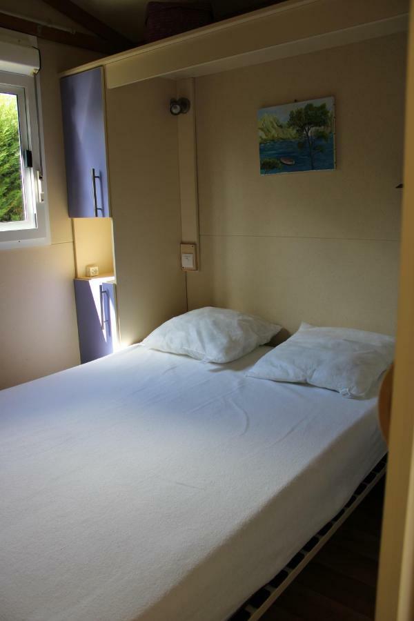 Camping Familial Paisible Avec Piscine, Mobil Home , Chalet, Studio & Emplacement Nue Casties-Labrande Εξωτερικό φωτογραφία