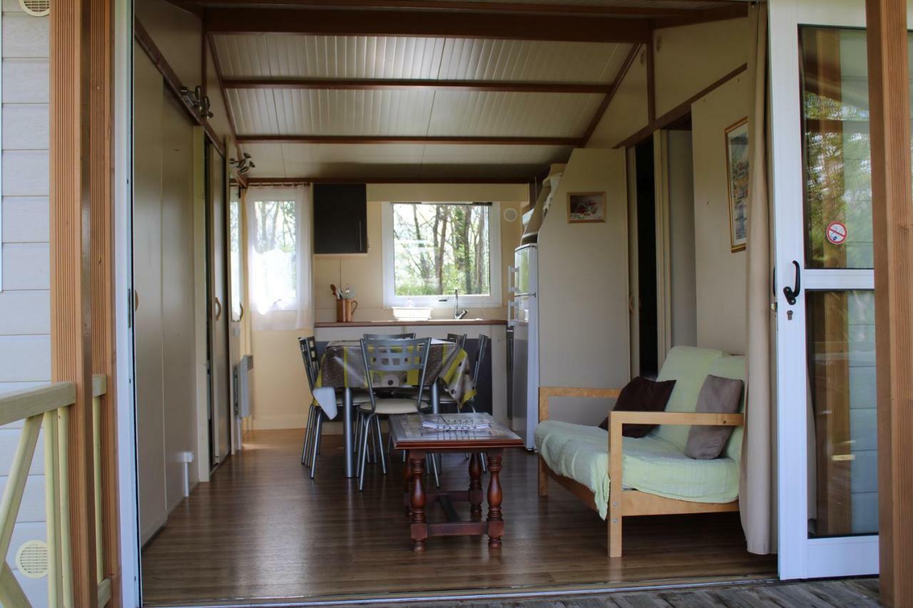 Camping Familial Paisible Avec Piscine, Mobil Home , Chalet, Studio & Emplacement Nue Casties-Labrande Εξωτερικό φωτογραφία
