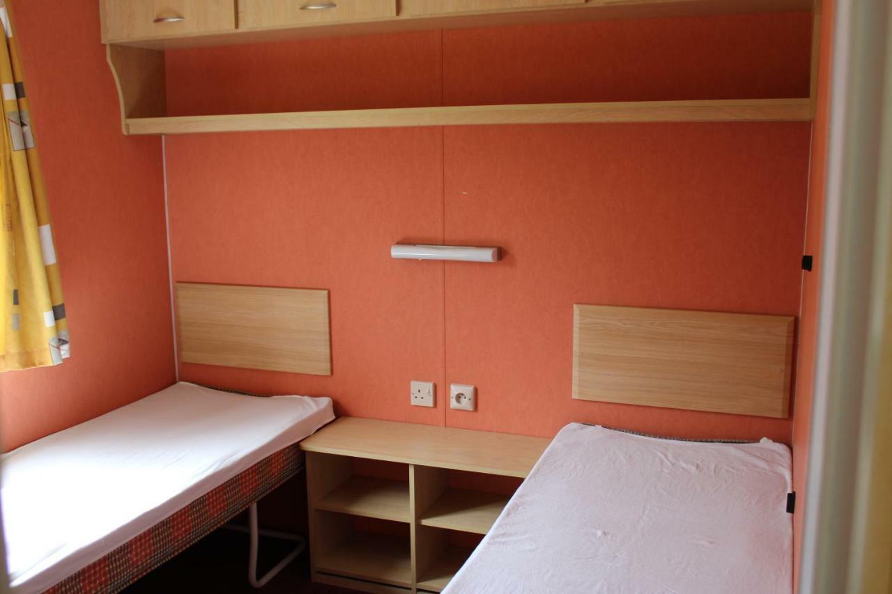 Camping Familial Paisible Avec Piscine, Mobil Home , Chalet, Studio & Emplacement Nue Casties-Labrande Εξωτερικό φωτογραφία