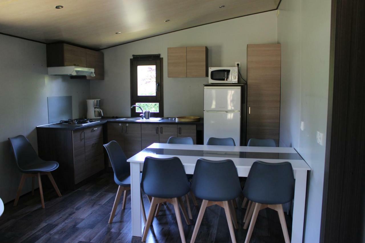 Camping Familial Paisible Avec Piscine, Mobil Home , Chalet, Studio & Emplacement Nue Casties-Labrande Εξωτερικό φωτογραφία